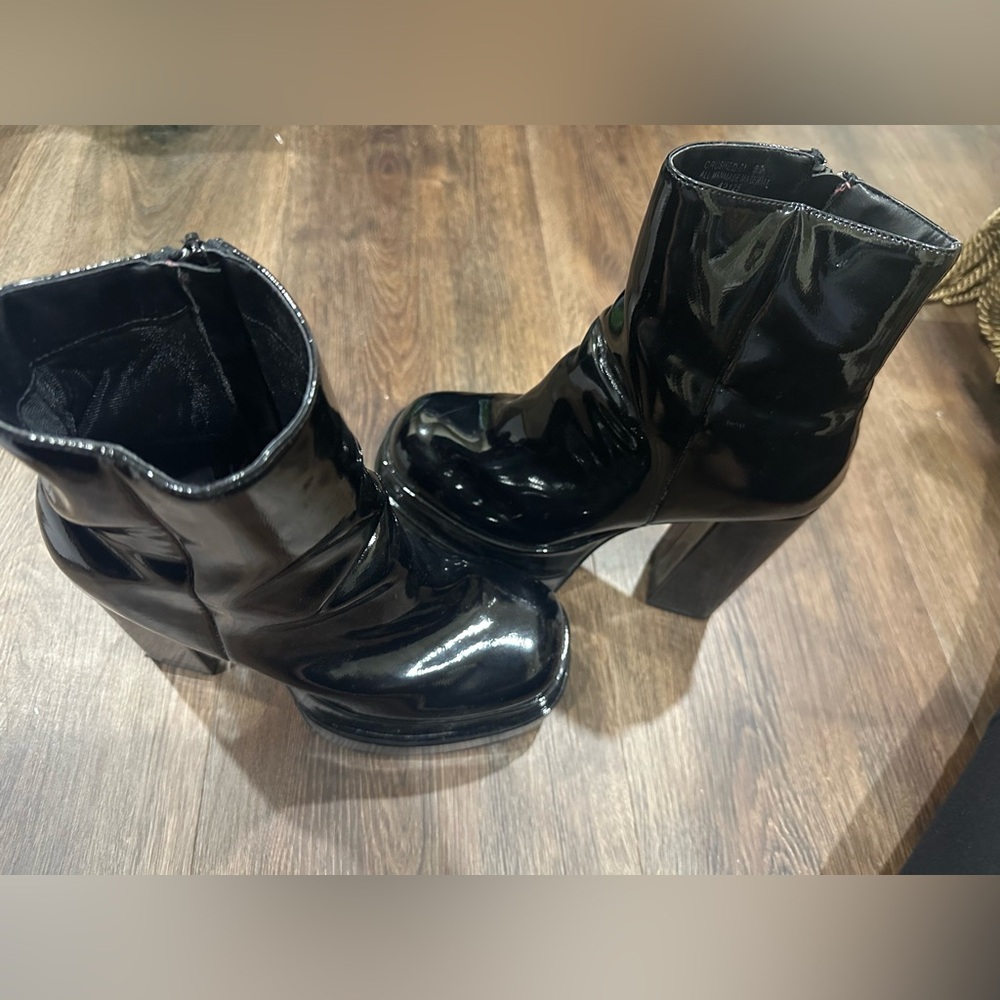 Bamboo heeled boots
